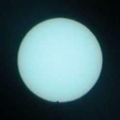 Halbe Venus vor der Sonne